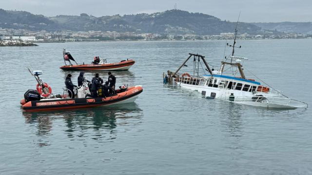 Affonda peschereccio in porto a San Benedetto del Tronto: non si registrano feriti