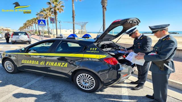 Guardia di Finanza Fermo: contrasto al traffico di stupefacenti, segnalate 43 persone e sequestrati 200 grammi di droga
