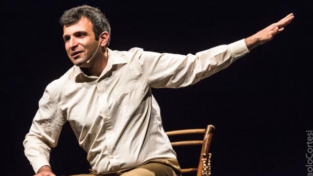 Spettacolo teatrale al Teatro delle Energie di Grottammare: 'Cammelli a Barbiana. Don Lorenzo Milani e la sua scuola'
