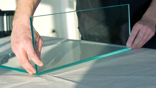 Tagliare il vetro, consigli e tecniche per farlo
