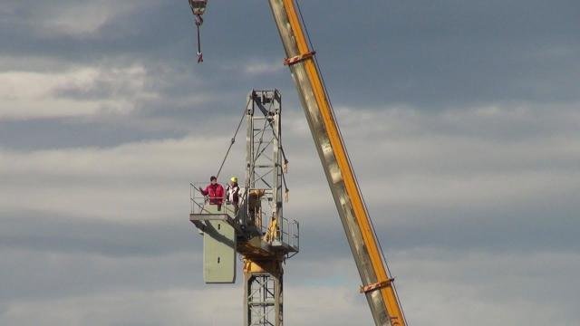 Ascoli Piceno, regolamentazione della circolazione in via Perugia per lavori di smontaggio gru su spazio privato