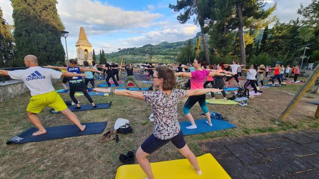 Ascoli Piceno: doppio appuntamento settimanale con lo yoga, già 175 persone coinvolte   