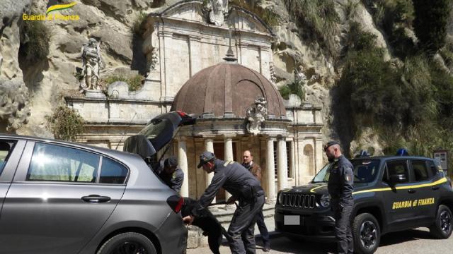 Guardia Finanza Ascoli Piceno: maxi operazione antidroga ''Tifone'', 15 denunciati e tre arresti