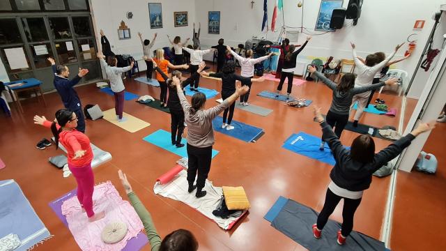 Acli Marche: corsi di yoga olistico ad Ascoli, Spinetoli, San Benedetto e Grottammare