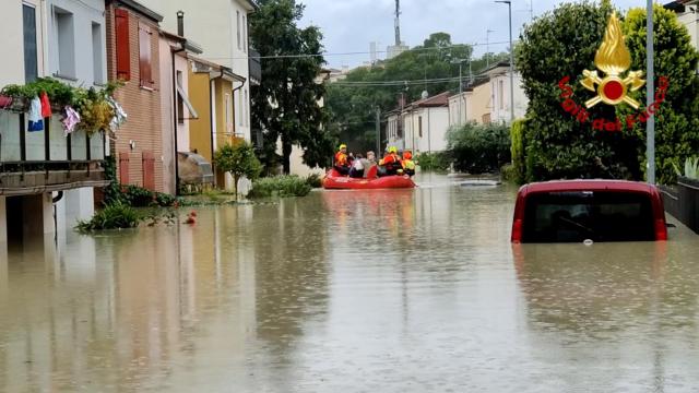 Maltempo Romagna-Nord Marche, situazione ancora grave. Sospesa circolazione ferroviaria e limitazioni su A14