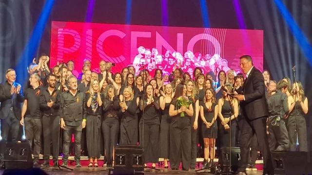 Piceno Pop Chorus, grande successo a Roma per l'esibizione al Teatro Parioli-Costanzo