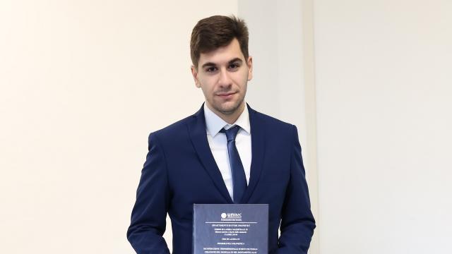 Il neo dottore offidano Emanuele Serbati realizza l’applicazione ''Merlettaie in VR''