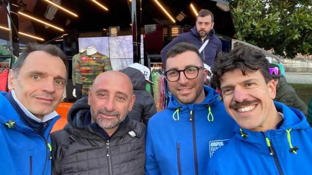 Avis Bikers Colli Ripani alla Gran Fondo Strade Bianche di Siena. Emozionante incontro con Paolo Bettini  