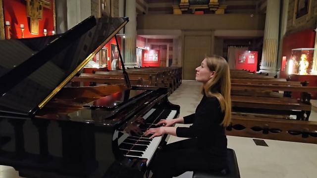 Pianista Antonia Miller omaggia Liszt con un video per il Museo Sistino di Grottammare