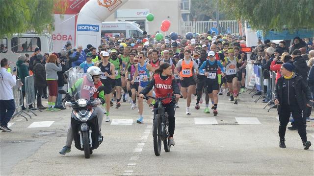 Un’ondata di podisti per la 34esima edizione della Maratonina di Centobuchi: 600 al via