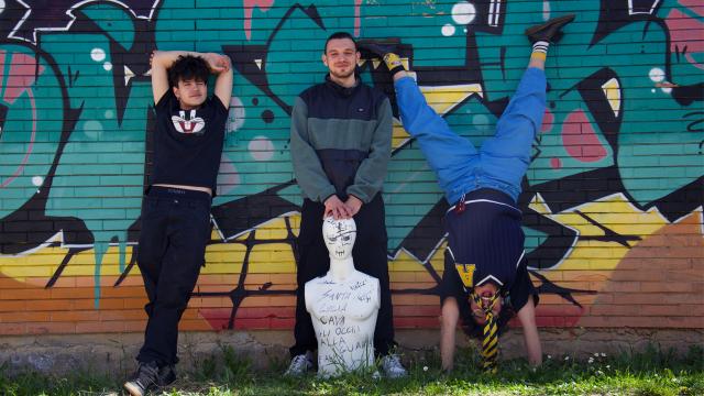 Un manichino rotto, una rock band ed un piccione. Disponibile videoclip di '36' ultimo singolo della band ascolana AZI
