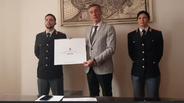 Ascoli, presentato il calendario 2025 della Polizia di Stato. Simonelli: ''Ricavato verrà devoluto a progetti solidali''