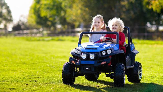 Come scegliere la macchina elettrica per bambini perfetta