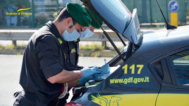 Guardia Finanza Teramo, sequestrati oltre 81.000 articoli privi di informazioni previste dal codice del consumo
