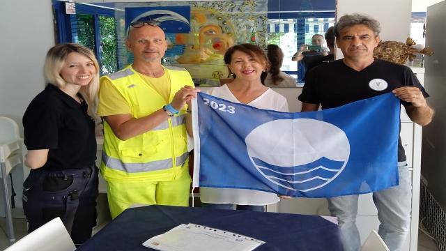 Grottammare, bandiera Blu 2023 agli operatori balneari 
