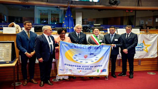 Fioravanti a Bruxelles: incontro con Fitto e ritiro della bandiera Ascoli Città Europea dello Sport 2025