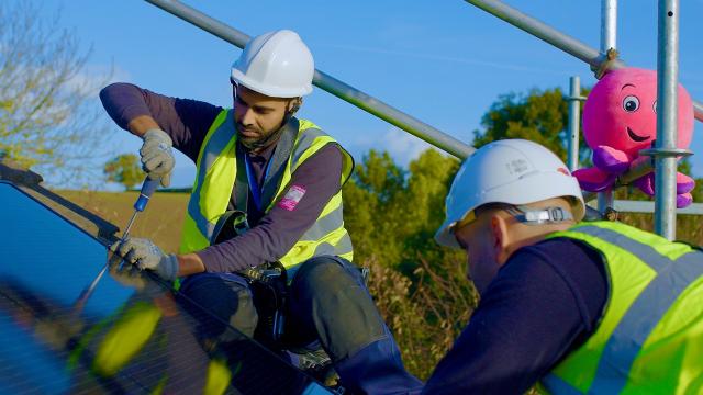 Octopus Energy lancia nel Regno Unito primo progetto pilota al mondo per donare energia solare e combattere la povertà