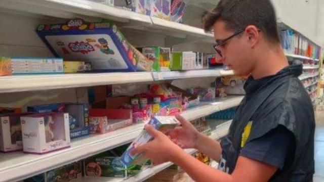 Guardia Finanza Macerata, sequestrati oltre 4.000 giocattoli insicuri per la salute dei piccoli consumatori