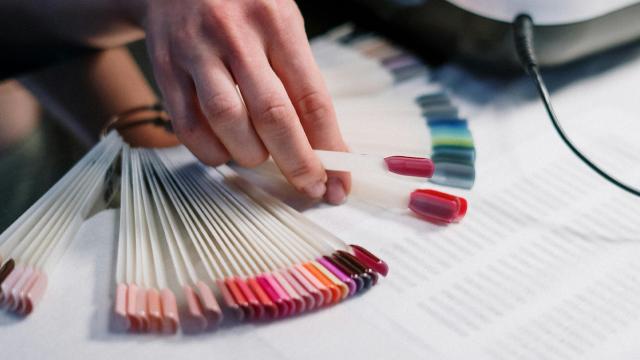 Ricostruzione unghie: l'importanza di usare prodotti professionali